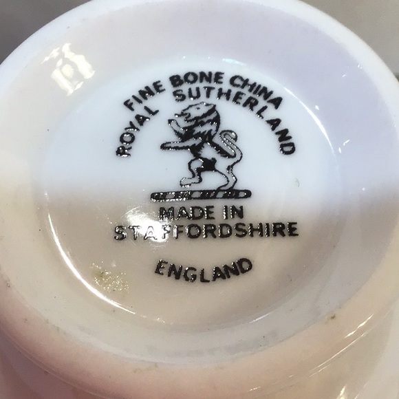 Royal Sutherland floral teacup & saucer bone China - Picture 4 of 5